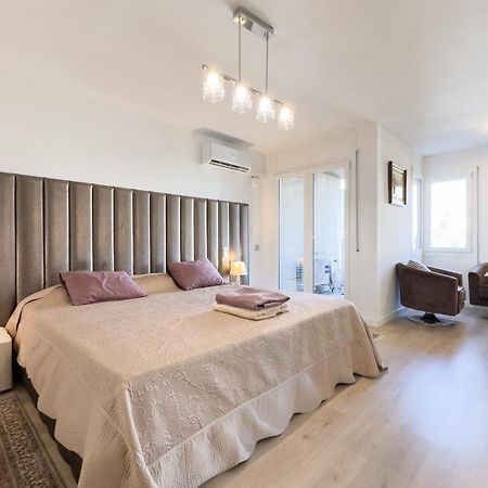 Impresionante Apartamento Delante Del Mar Vilassar De Mar Bagian luar foto